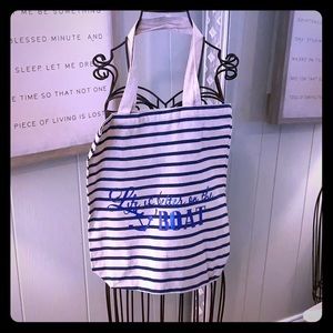 Custom made TOTE 𝒜𝓏𝓏𝓎’𝓈 𝒞𝓁ℴ𝓈ℯ𝓉👜 NWOT